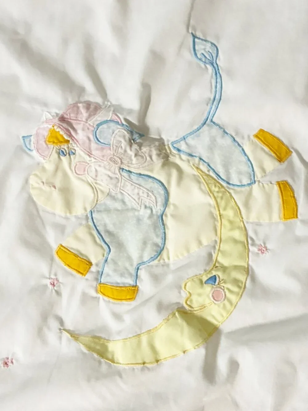 Vintage House of Hatten Hey Diddle Diddle Baby Embroidered Crib Comforter